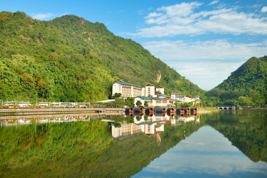 【茶旅温泉】英德宝晶宫天鹅湖酒店+泡茶语温泉2天